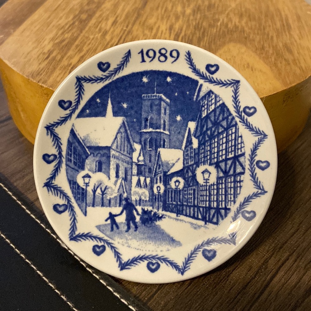 1989 Royal Copenhagen Christmas Town mini plate